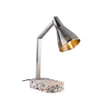 **Technische Titel in het Nederlands: Moderne bureaulamp met terrazzo basis en verstelbare kap**